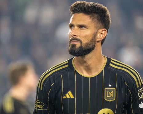 39-year-old Giroud pens one-year Lille contract extension