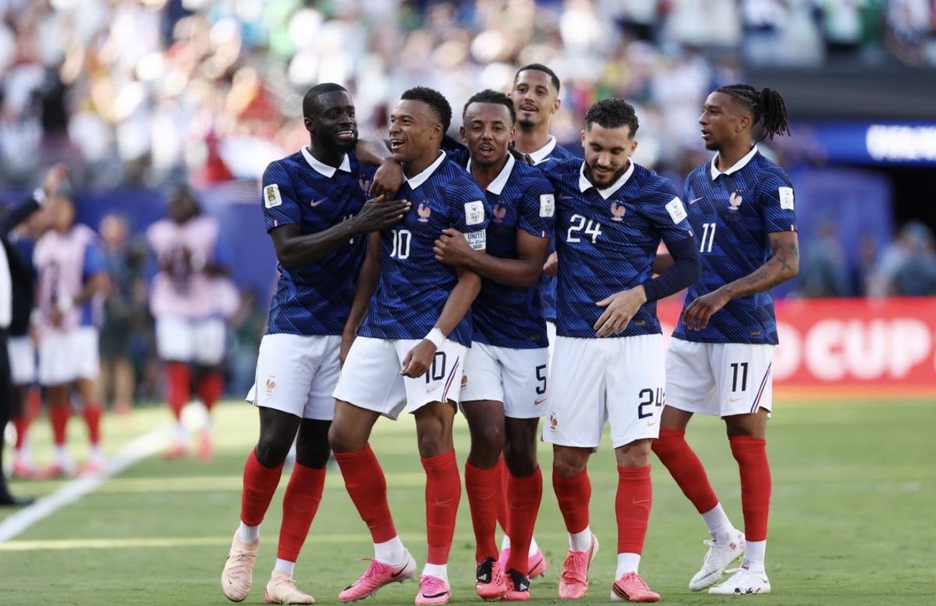 France Cruise Past Sweden 3-0 to Reach FIFA World Cup Round of 16