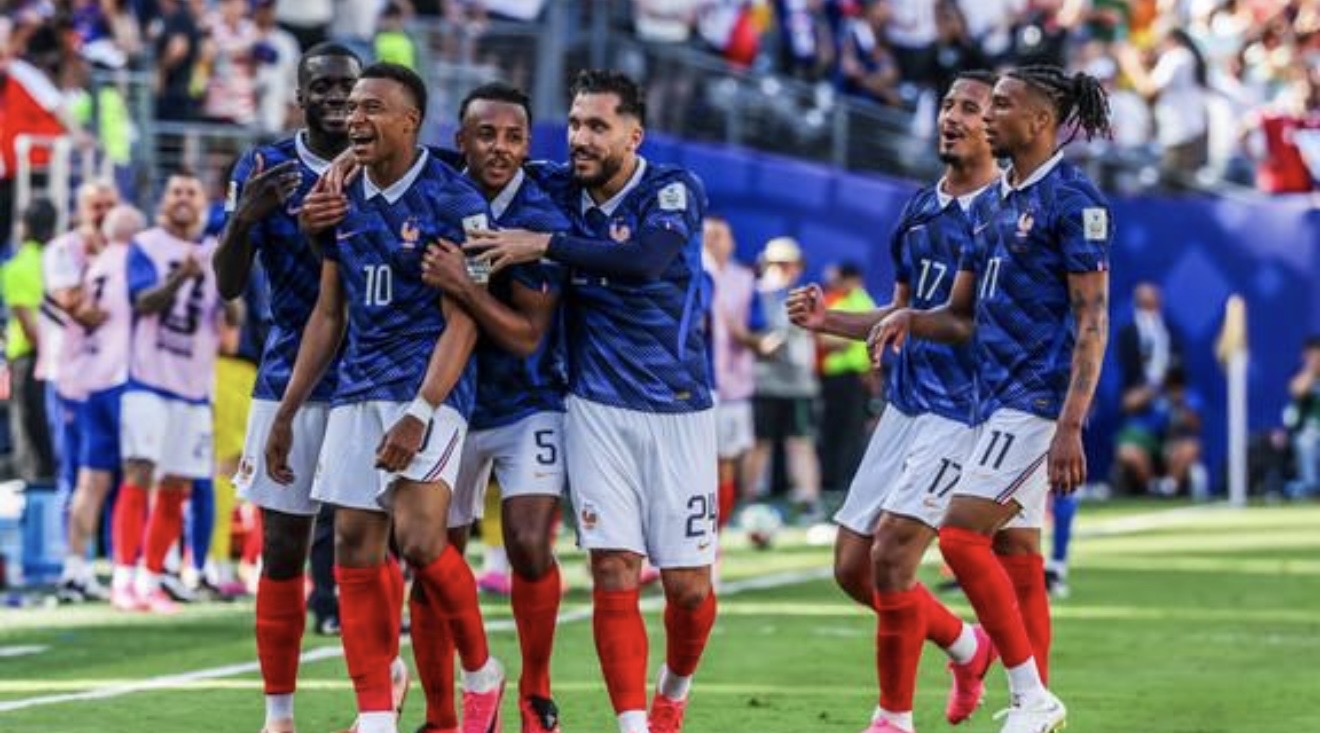 France Cruise Past Sweden 3-0 to Reach FIFA World Cup Round of 16